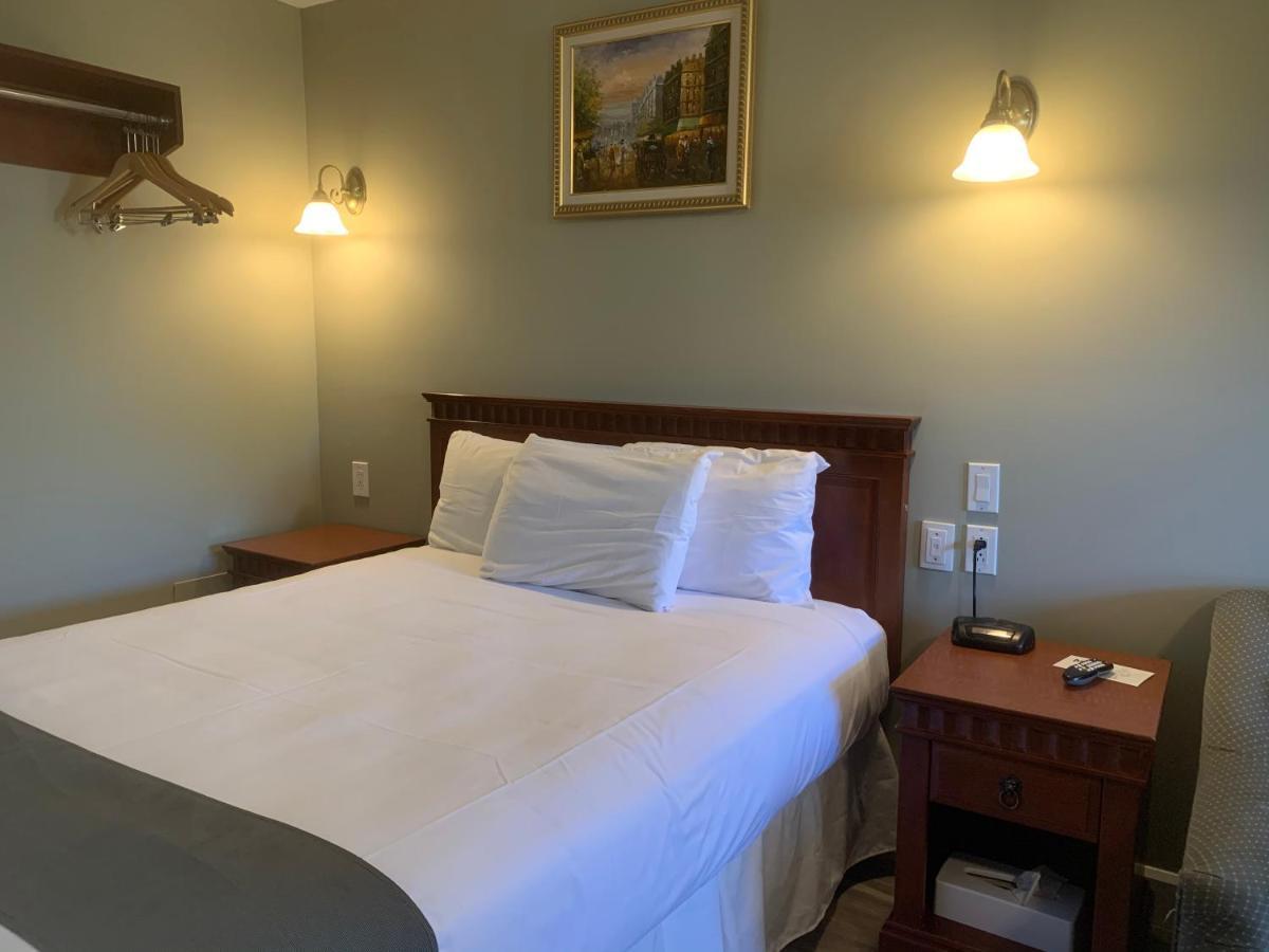 Hotel And Suites Les Laurentides Saint-Sauveur Екстер'єр фото