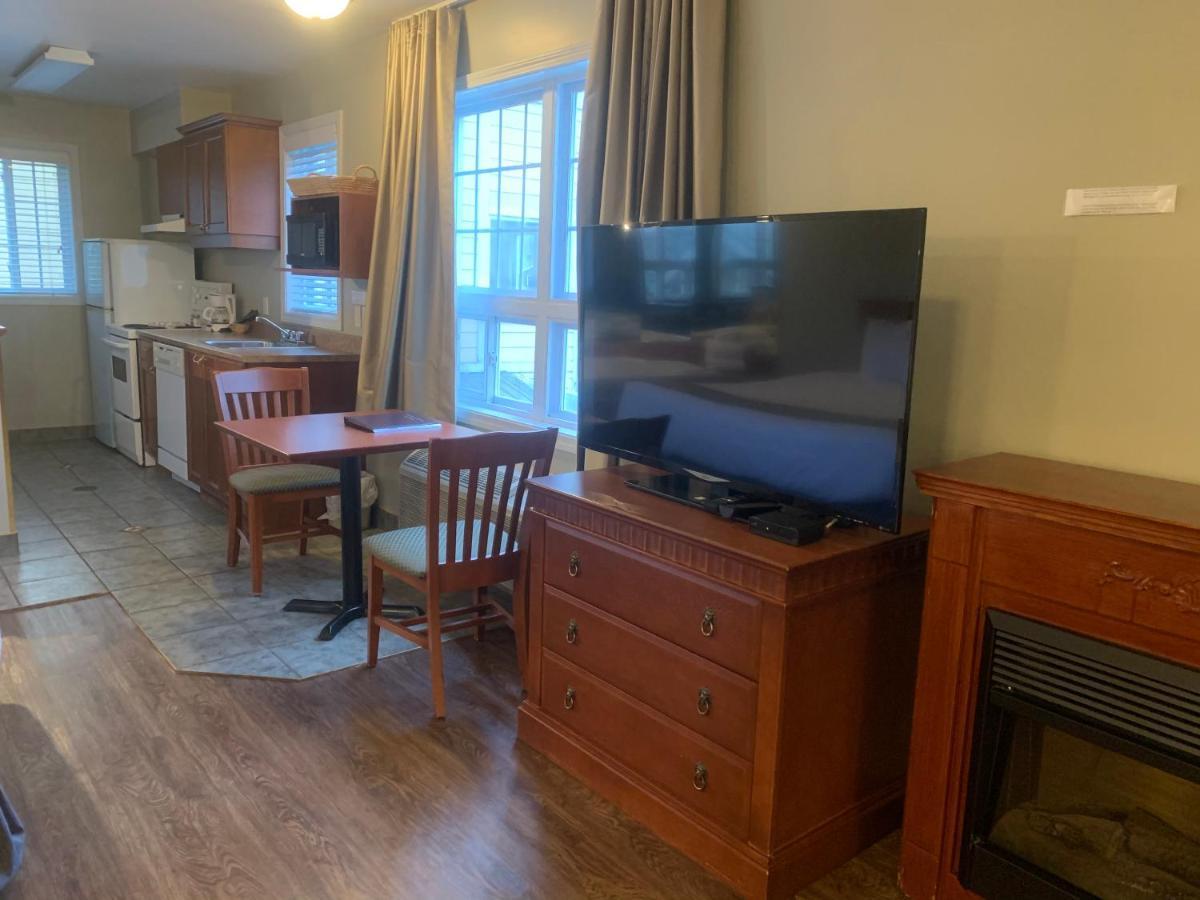 Hotel And Suites Les Laurentides Saint-Sauveur Екстер'єр фото