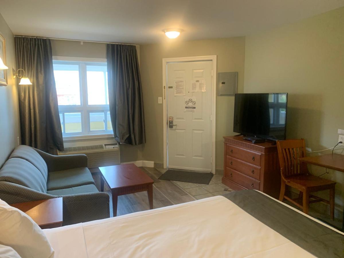 Hotel And Suites Les Laurentides Saint-Sauveur Екстер'єр фото
