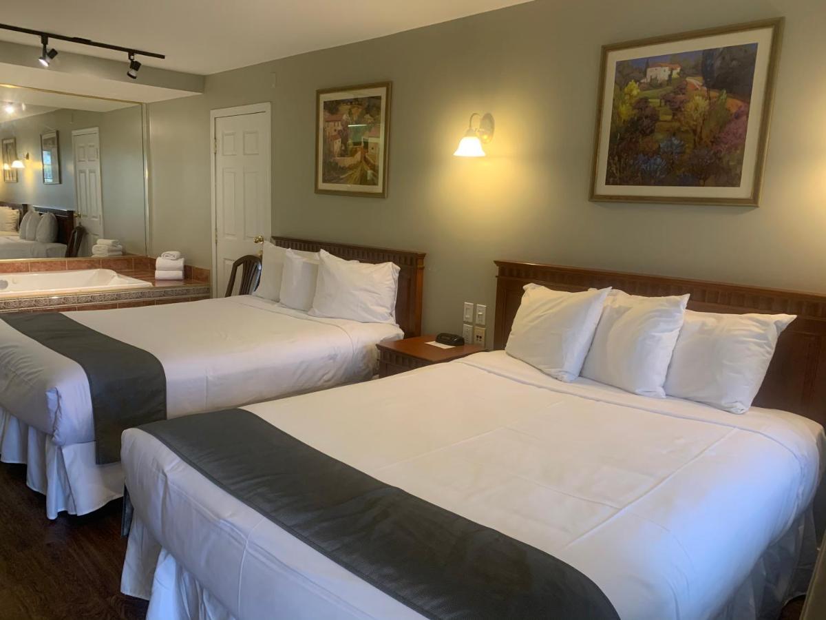 Hotel And Suites Les Laurentides Saint-Sauveur Екстер'єр фото