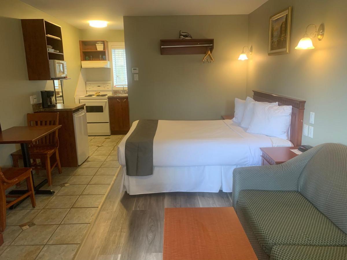 Hotel And Suites Les Laurentides Saint-Sauveur Екстер'єр фото