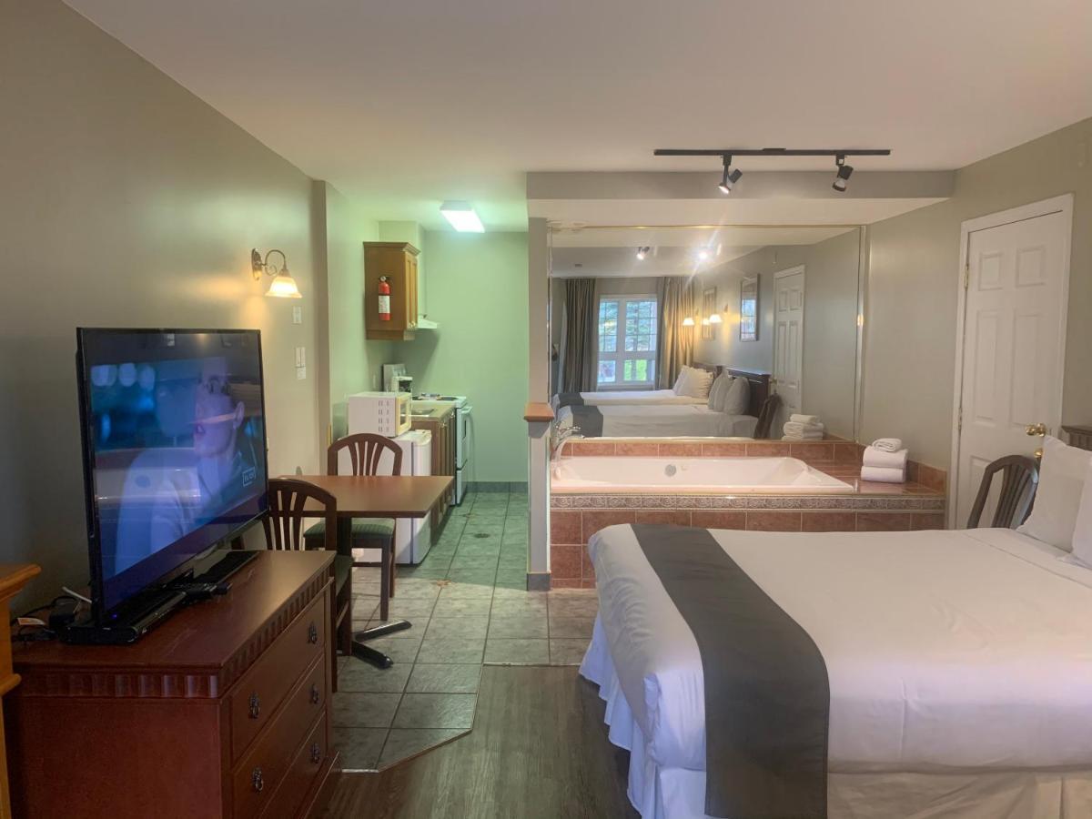 Hotel And Suites Les Laurentides Saint-Sauveur Екстер'єр фото
