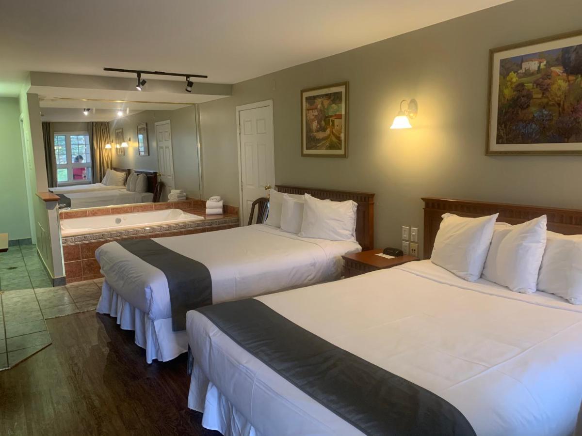 Hotel And Suites Les Laurentides Saint-Sauveur Екстер'єр фото