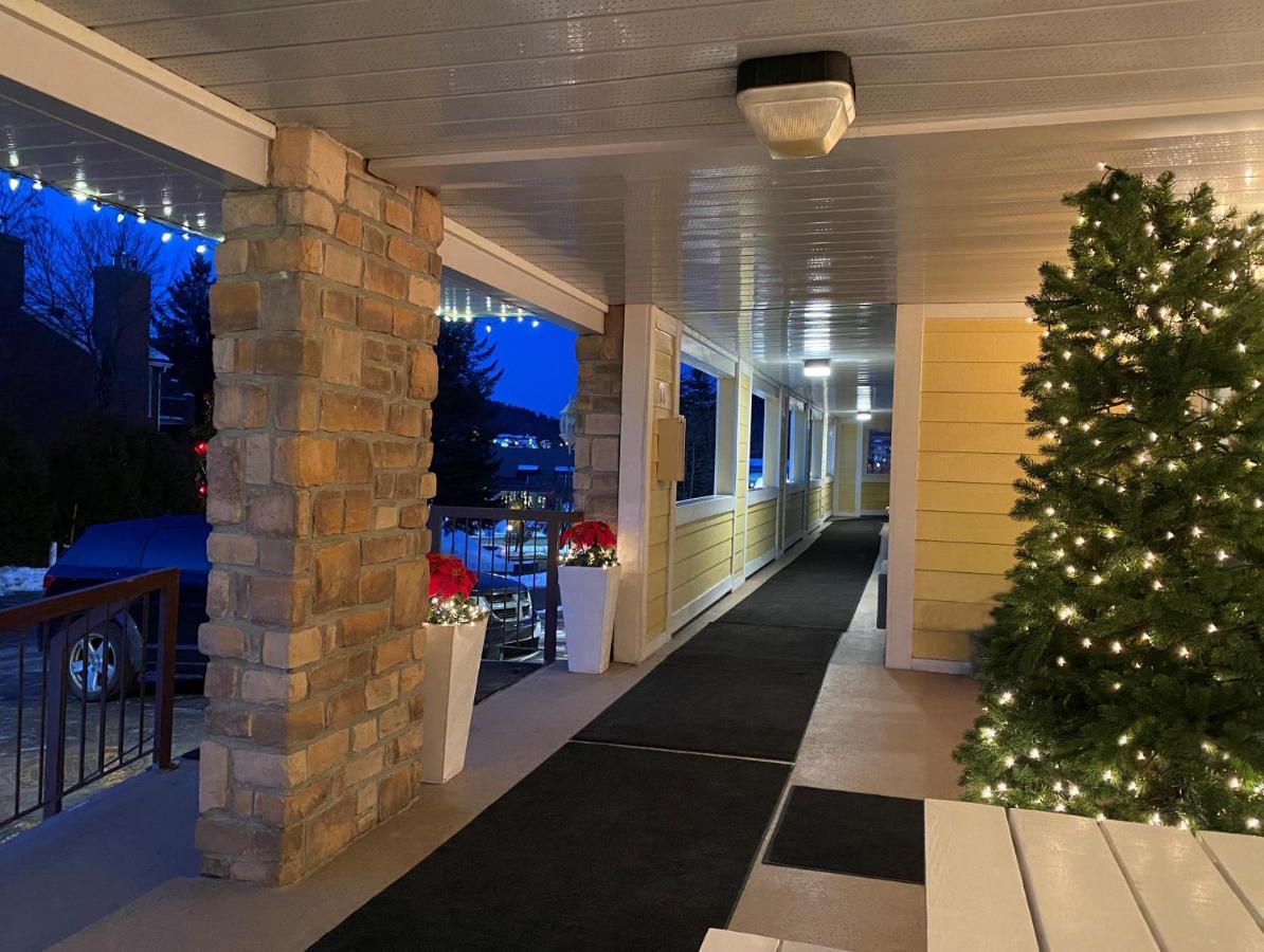 Hotel And Suites Les Laurentides Saint-Sauveur Екстер'єр фото
