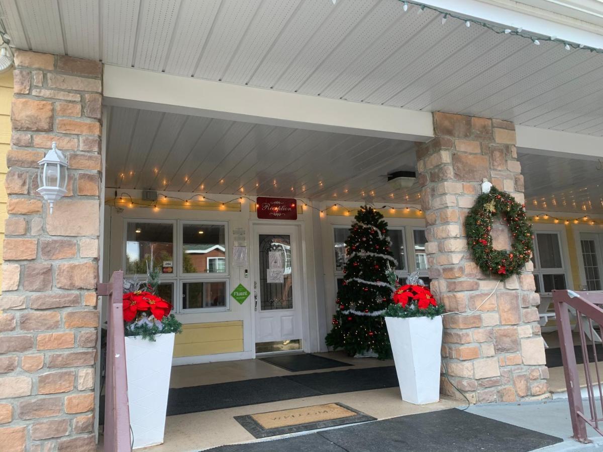 Hotel And Suites Les Laurentides Saint-Sauveur Екстер'єр фото