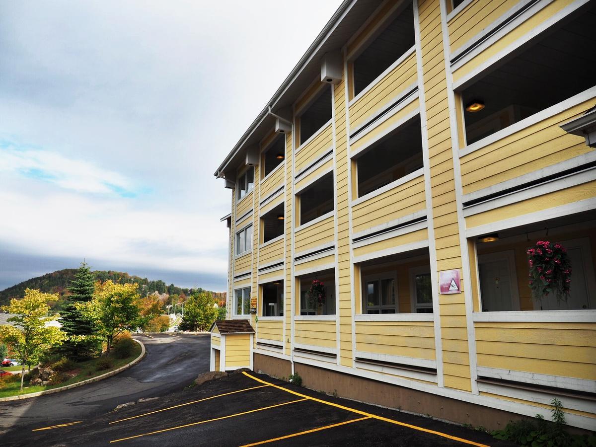 Hotel And Suites Les Laurentides Saint-Sauveur Екстер'єр фото