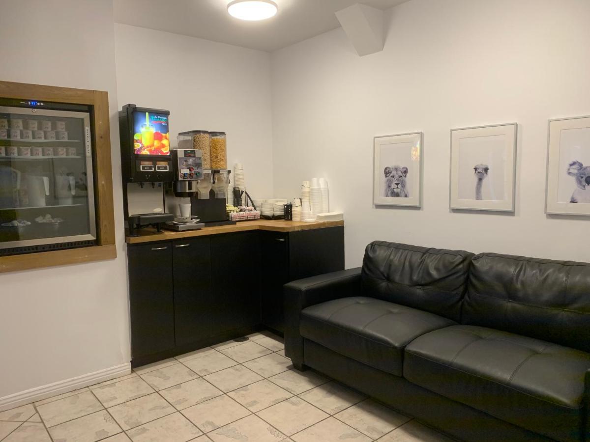 Hotel And Suites Les Laurentides Saint-Sauveur Екстер'єр фото